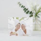 Women in bathrobes drinking tea at spa postkarte (Stehend Vorderseite)