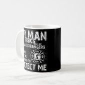 Women My Man Risks Life Firefighter Girlfriend Kaffeetasse (Vorderseite Links)