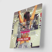 Women’s Gym Workout Motivational Quadratische Wanduhr (Winkel)
