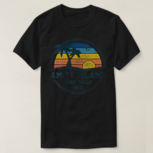 Womens Amity Island Surfing 1975 Surfshop Sonnenun T-Shirt (Design vorne)