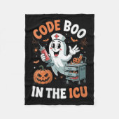 Womens Code Boo In The Icu Funny Medical Halloween Fleecedecke (Vorderseite)