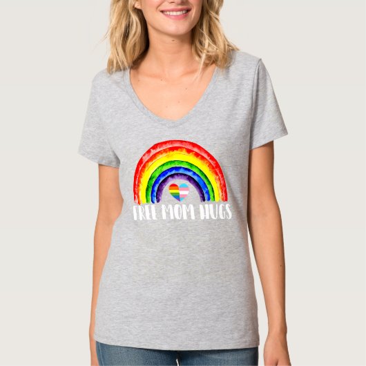 womens Free Mom Hugs Rainbow Heart LGBT T-Shirt (Vorderseite)