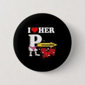 Women's I Love Her Ity Funny Valentine's Day Coupl Button (Vorderseite)