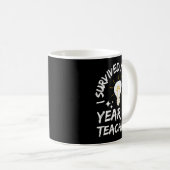 Womens I Survived My First Year Of Teaching Funny Kaffeetasse (VorderseiteRechts)