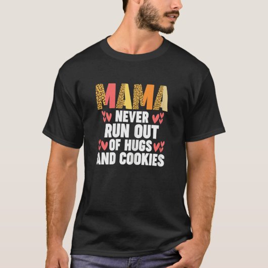 Womens mama never run out of hugs and cookies moth T-Shirt (Vorderseite)