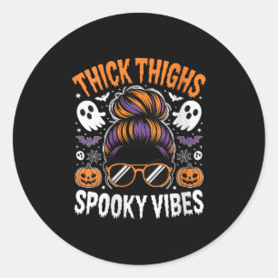 Womens Messy Bun Thick Thighties Spooky Vibes Hall Runder Aufkleber