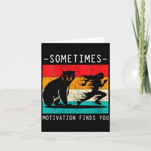 Womens Sometimes Motivation Finds You Funny Quote Karte (Vorderseite)