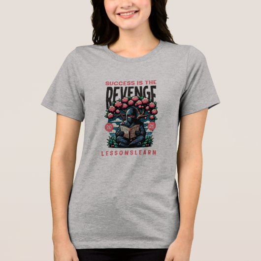 WOMEN'S SUCCESS REVENGE LESSONS LEARN TEE (Vorderseite)