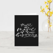 Womens Trust The Magic Of New Beginnings Insration Karte (Gelbe Blume)