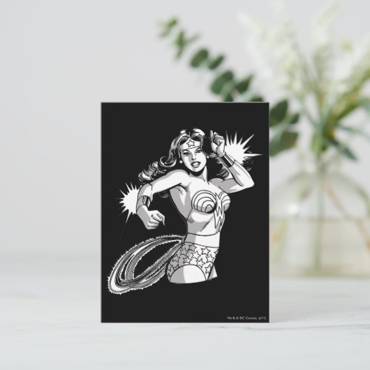 Wonder Woman Black & White Verteidiger Postkarte (Stehend Vorderseite)