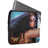 Wonder Woman blockiert mit Schwert Laptopschutzhülle (Vorne Rechts)
