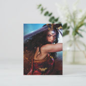 Wonder Woman blockiert mit Schwert Postkarte (Stehend Vorderseite)
