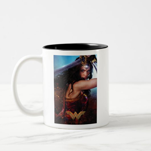 Wonder Woman blockiert mit Schwert Zweifarbige Tasse (Links)