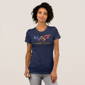 Wonder Woman Crossed Arms in Logo Collage T-Shirt (Vorne ganz)