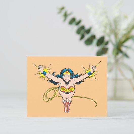 Wonder Woman Fly Forward Postkarte (Stehend Vorderseite)