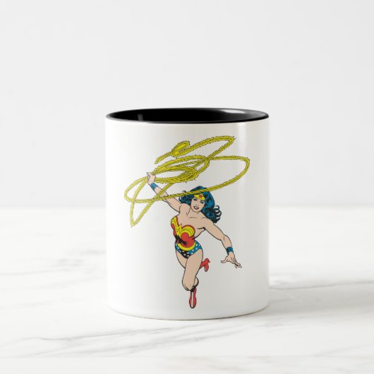 Wonder Woman Holds Lasso 2 Zweifarbige Tasse (Mittel)