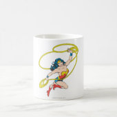 Wonder Woman Holds Lasso 3 Kaffeetasse (Mittel)