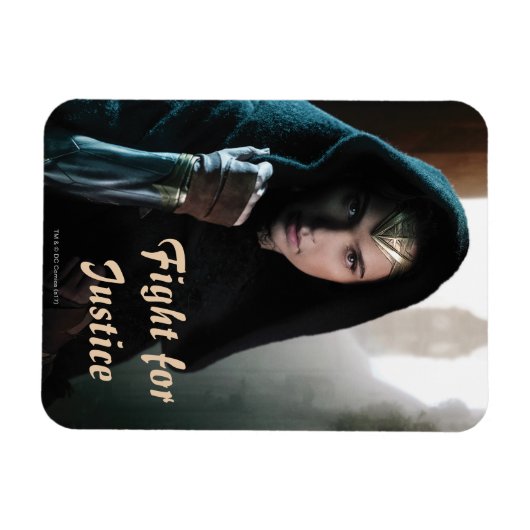 Wonder Woman in Cloak Magnet (Horizontal)