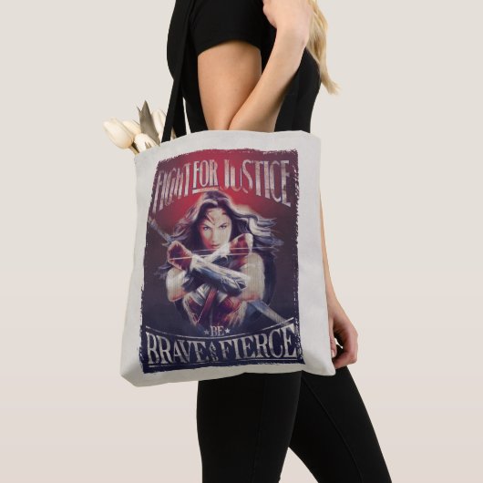 Wonder Woman kämpft für Gerechtigkeit Tasche (Von Nahem)