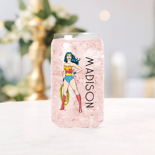 Wonder Woman Stehend | Name hinzufügen Dosenglas (Insitu (Hochzeit))