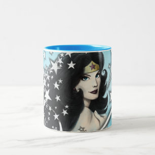 Wonder Woman und Sterne Zweifarbige Tasse