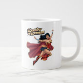 Wonder Woman Wearing Cape Jumbo-Tasse (Rechts)
