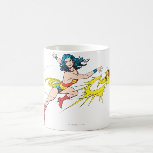 Wonder WomanThrows Crown Kaffeetasse (Mittel)