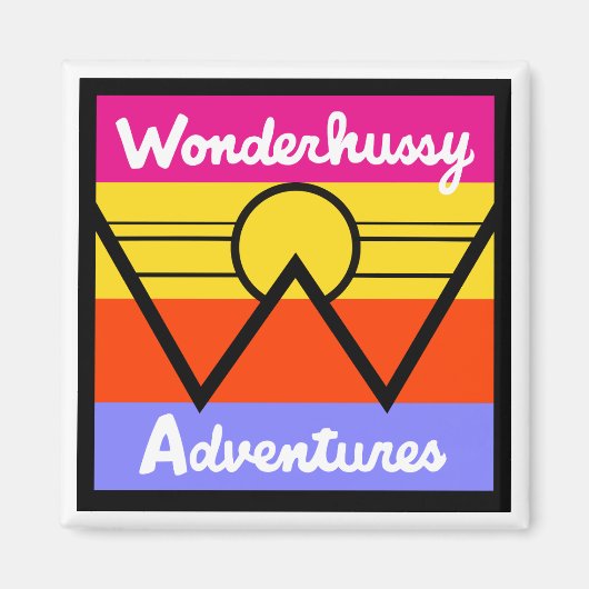 Wonderhussy Adventures Sunset Mountain Logo Magnet (Vorne)