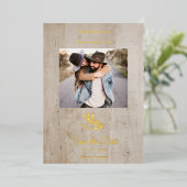 Wood Effect Rustic Dragonfly Couple Foto Folieneinladung (Stehend vorne)