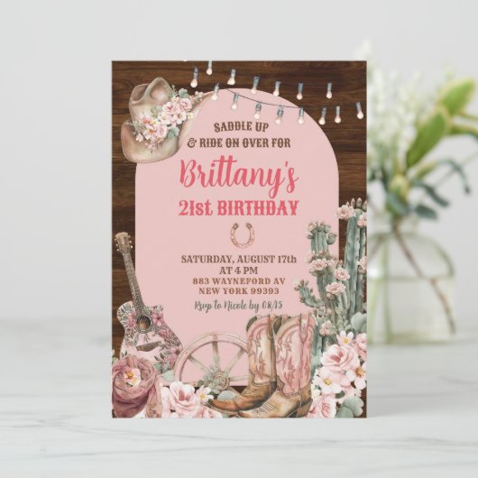 Wood Rustic Western Pink Stiefel Cowgirl Geburtsta Einladung (Stehend Vorderseite)