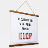 Wood Topped Wall Tapestry Wandteppich Mit Holzrahmen (Gewinkelt)