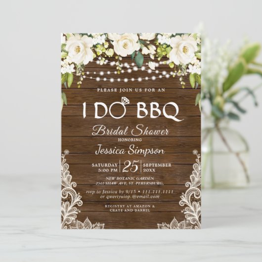 Wood & White Roses Floral I Do GRILLEN Brautparty Einladung (Stehend Vorderseite)