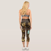 Wooden Background with Mechanical Seahorse Capri Leggings (Rückseite)