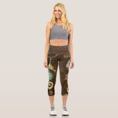 Wooden Background with Mechanical Seahorse Capri Leggings (Vorderseite)