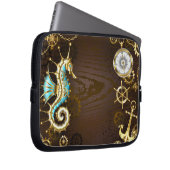 Wooden Background with Mechanical Seahorse Laptopschutzhülle (Vorne Rechts)