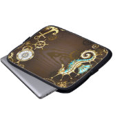 Wooden Background with Mechanical Seahorse Laptopschutzhülle (Vorne Knopf)