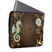 Wooden Background with Mechanical Seahorse Laptopschutzhülle (Vorne Rechts)