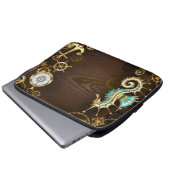 Wooden Background with Mechanical Seahorse Laptopschutzhülle (Vorne Knopf)