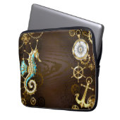 Wooden Background with Mechanical Seahorse Laptopschutzhülle (Vorderseite Links)