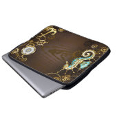 Wooden Background with Mechanical Seahorse Laptopschutzhülle (Vorne Knopf)