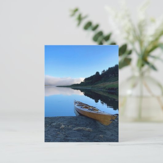 Wooden Kayak am Dawn Beach Postkarte (Stehend Vorderseite)