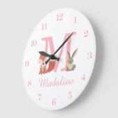Woodland Animals Pink Baby Girl Initial Monogram Große Wanduhr (Winkel)