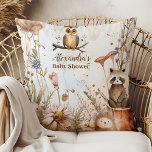 Woodland Forest Animals Kinderdusche Kissen<br><div class="desc">Genießen Sie das gemütliche Ambiente Ihrer Babydusche mit unserem Woodland Forest Animals Baby Duschkopf Kissen. Dieses Kissen mit charmanten Illustrationen von Waldbewohnern inmitten einer üppigen Waldlandschaft verleiht Ihrer Feier eine charmante Touch. Unser Kissen mit weichem und langlebigem Stoff besticht durch seine reizvollen Designs durch den spielerischen Geist des Waldes. Von...</div>