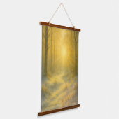 Woodland Morning – Light Through the Quiet Wandteppich Mit Holzrahmen (Gewinkelt)