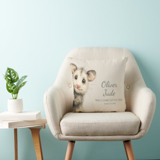 Woodland Opossum Baby • Neutral Nursery Kissen (Stuhl )
