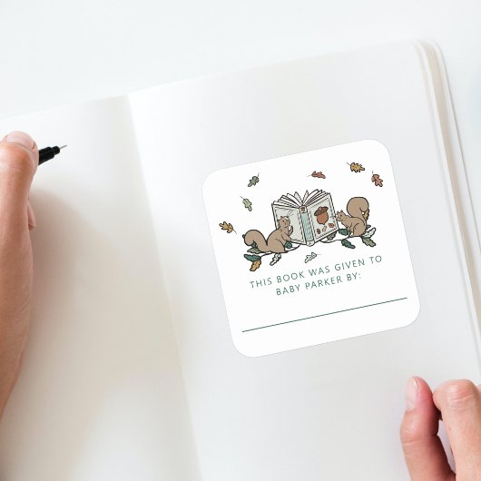 Woodland Squirrels Storybook Baby Buchzeichen Quadratischer Aufkleber