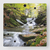 Woodland Stream with Waterfall Quadratische Wanduhr (Vorderseite)