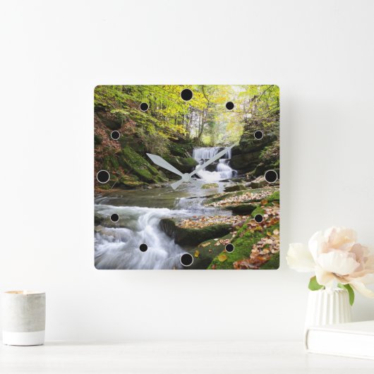 Woodland Stream with Waterfall Quadratische Wanduhr (Zuhause)