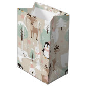 Woodland Whimsical Forest Animals Winter Mittlere Geschenktüte (Vorderseite Schrägansicht)