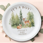 Woodland Wonder Deer Pappteller<br><div class="desc">Dieses charmante Babyduschdesign zeigt eine ansprechende Abbildung eines Hirsches, umgeben von Kiefern, und schafft so ein skurriles und naturlich inspiriertes Thema für den besondere Anlass. Die weiche Farbpalette und die aufwändigen Details machen dieses Design perfekt für eine geschlechtsneutrale Feier, egal ob unterwegs ein kleiner Junge oder ein kleines Mädchen. Beeindrucken...</div>